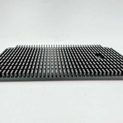 Bộ phận gia công CNC có độ chính xác cao Bộ khuếch đại công suất bằng nhôm có rãnh màu đen Tản nhiệt